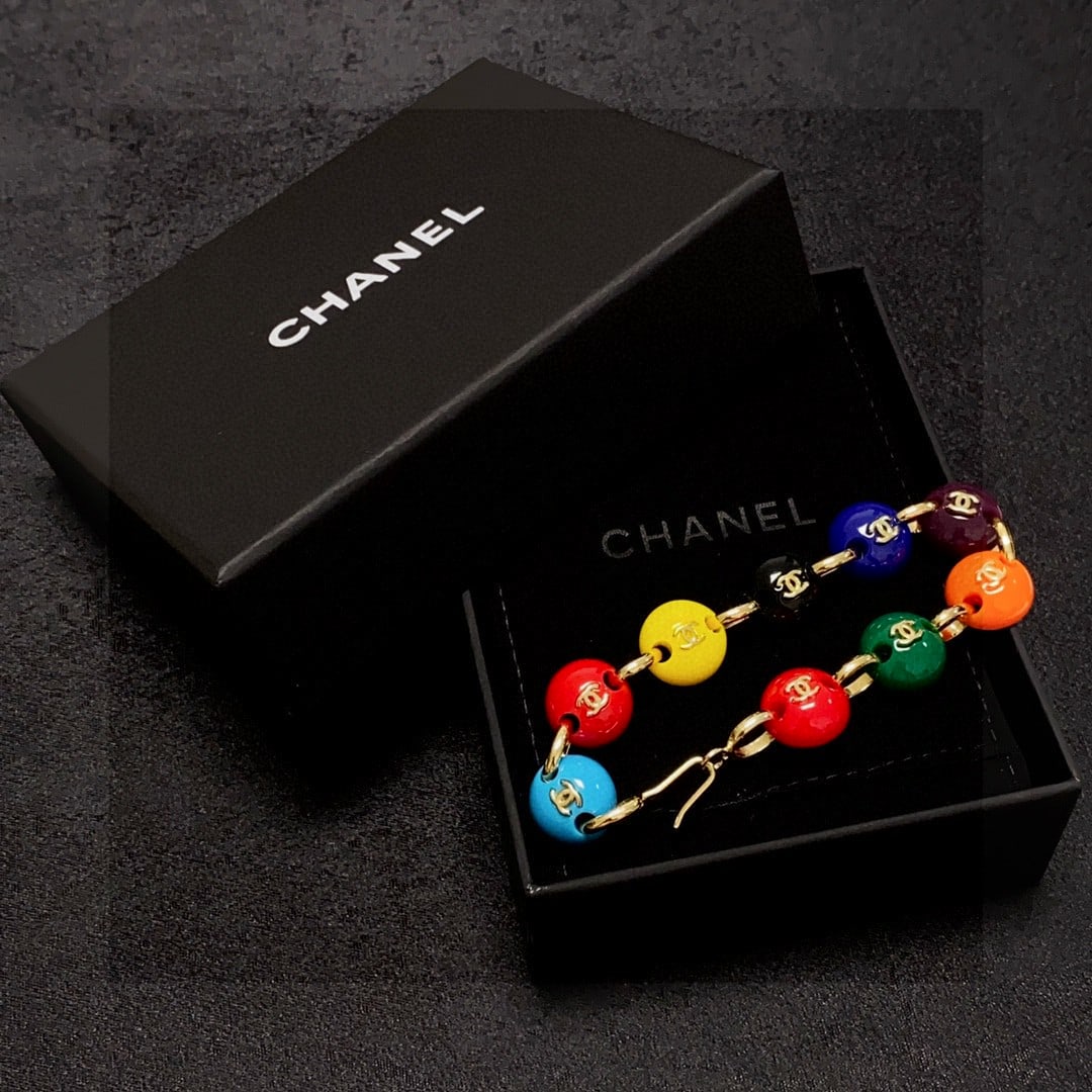 Chanel Double C Colorful Bead Patchwork Bracelet: Chanel's double-C colorful beaded bracelet is even more beautiful when layered. It's a super unique and versatile piece with surprisingly exquisite details. The design is elegant and fashionable, high