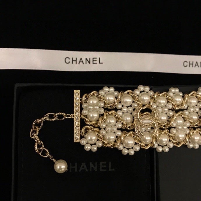 Chanel bracelet: Chanel bracelets are luxurious, sophisticated, elegant, and incredibly trendy. They're fashionable and look beautiful no matter how you wear them. Thank you for viewing our auction and we look forward