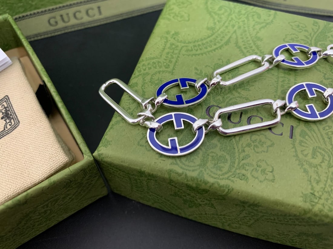 GUCCI Blue Enamel Interlocking Double G Bracelet: Gucci GUCCI Blue Enamel Interlocking Double G Bracelet Thank you for viewing our auction and we look forward to serving you as a valued Gold Standard Auctions customer! Each item has been carefully se