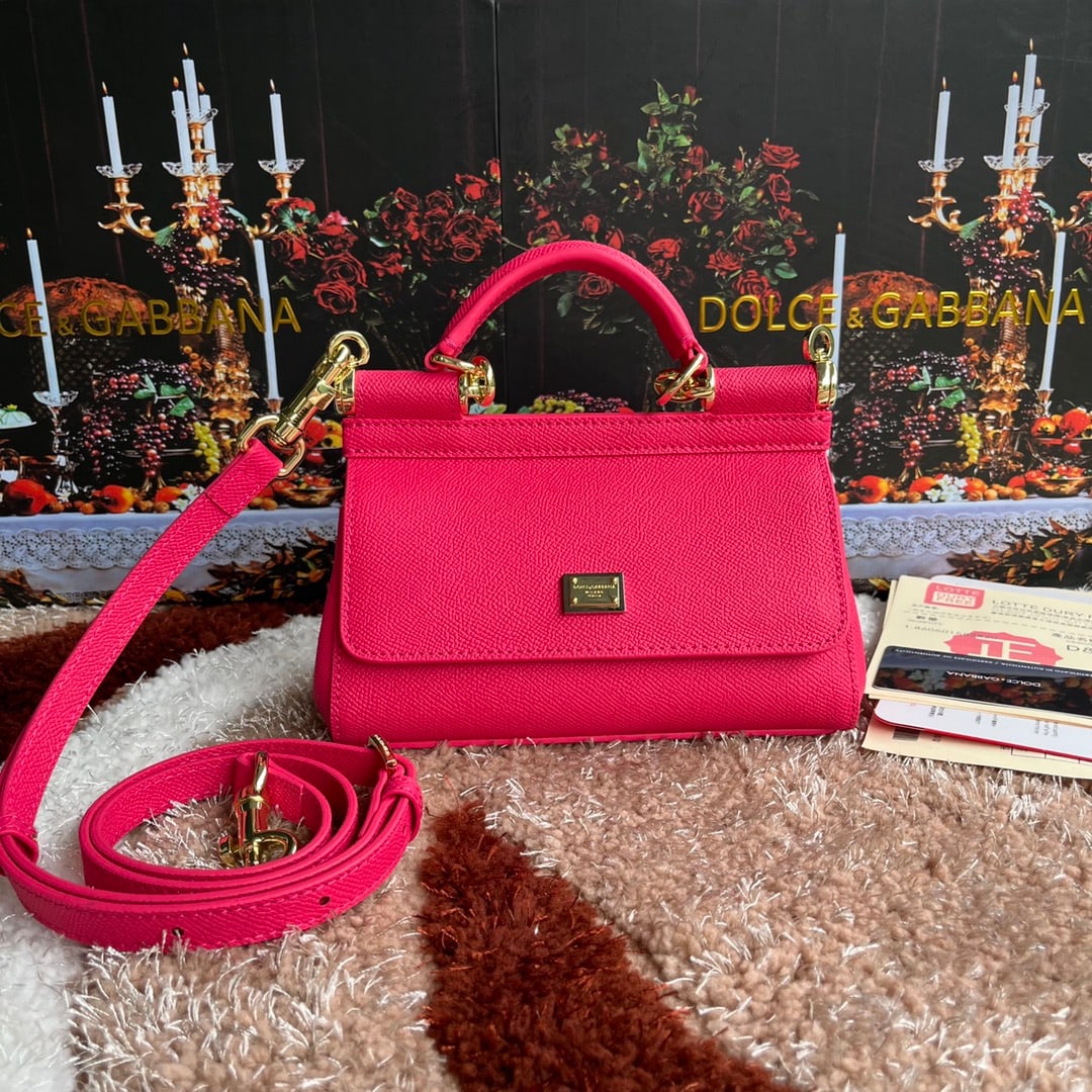 Dolce & Gabbana: Palmprint print high-end Dolce & Gabbana Birkin bag, another exquisitely handcrafted classic design, a versatile solid color, a favorite of many celebrities. Can be worn crossbody and paired with a mi