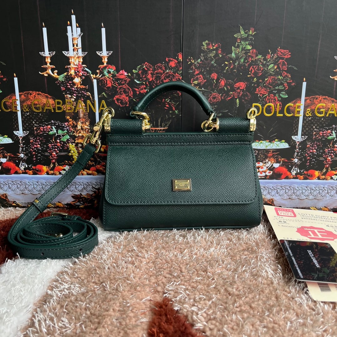 Dolce & Gabbana: Palmprint print high-end Dolce & Gabbana Birkin bag, another exquisitely handcrafted classic design, a versatile solid color, a favorite of many celebrities. Can be worn crossbody and paired with a