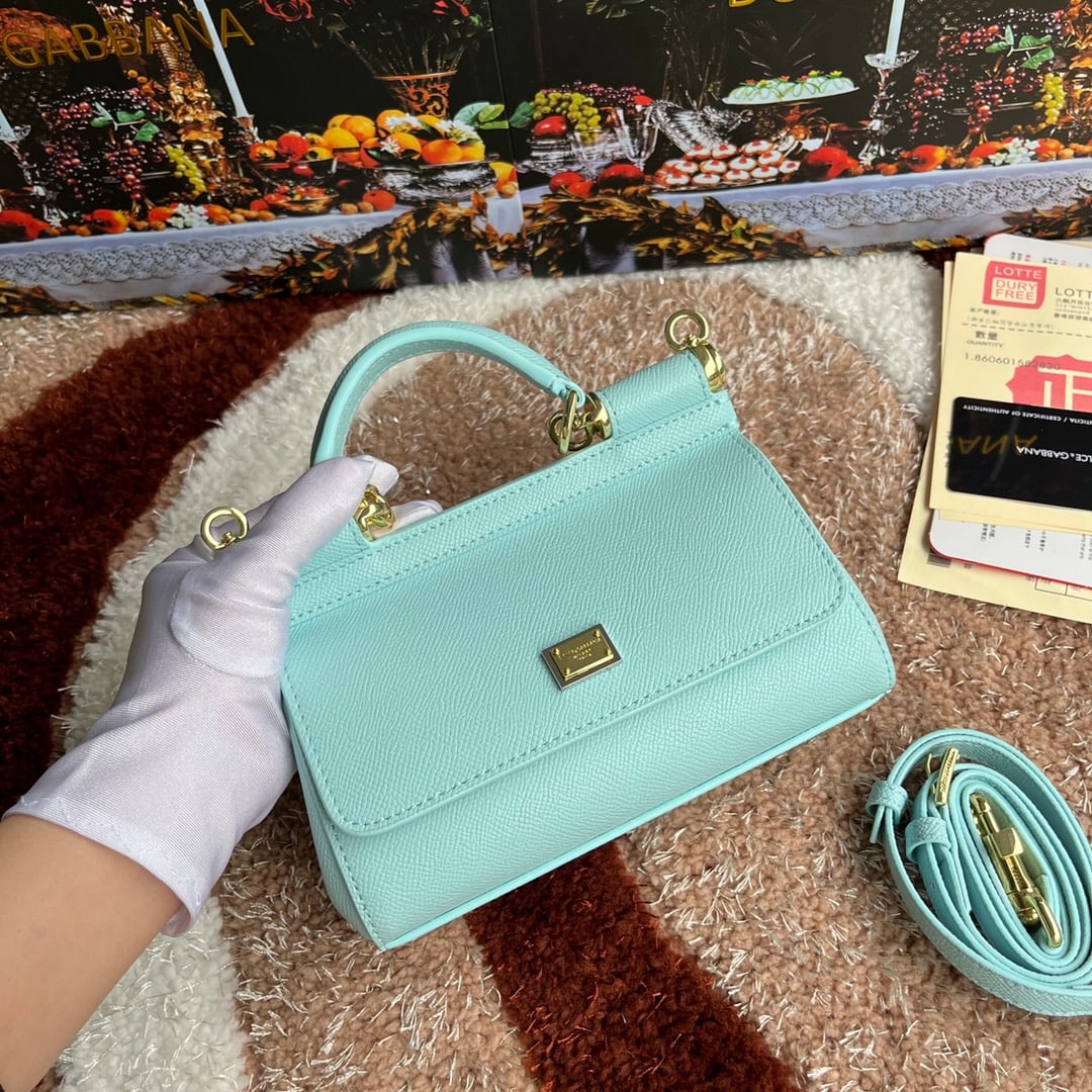 Dolce & Gabbana: Palmprint print high-end Dolce & Gabbana Birkin bag, another exquisitely handcrafted classic design, a versatile solid color, a favorite of many celebrities. Can be worn crossbody and paired with a