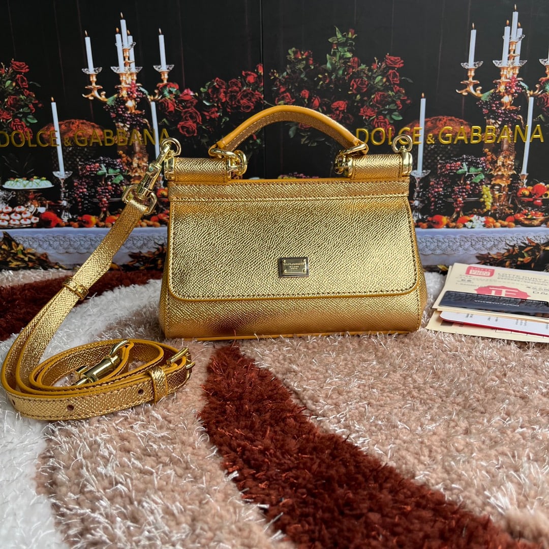 Dolce & Gabbana: Palmprint print high-end Dolce & Gabbana Birkin bag, another exquisitely handcrafted classic design, a versatile solid color, a favorite of many celebrities. Can be worn crossbody and paired with a mi