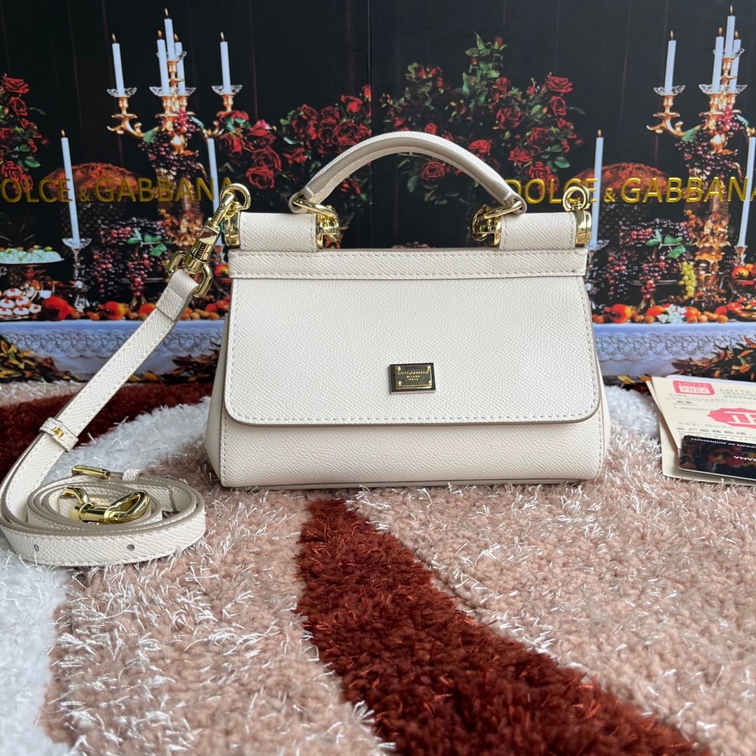 Dolce & Gabbana: Palmprint print high-end Dolce & Gabbana Birkin bag, another exquisitely handcrafted classic design, a versatile solid color, a favorite of many celebrities. Can be worn crossbody and paired with a