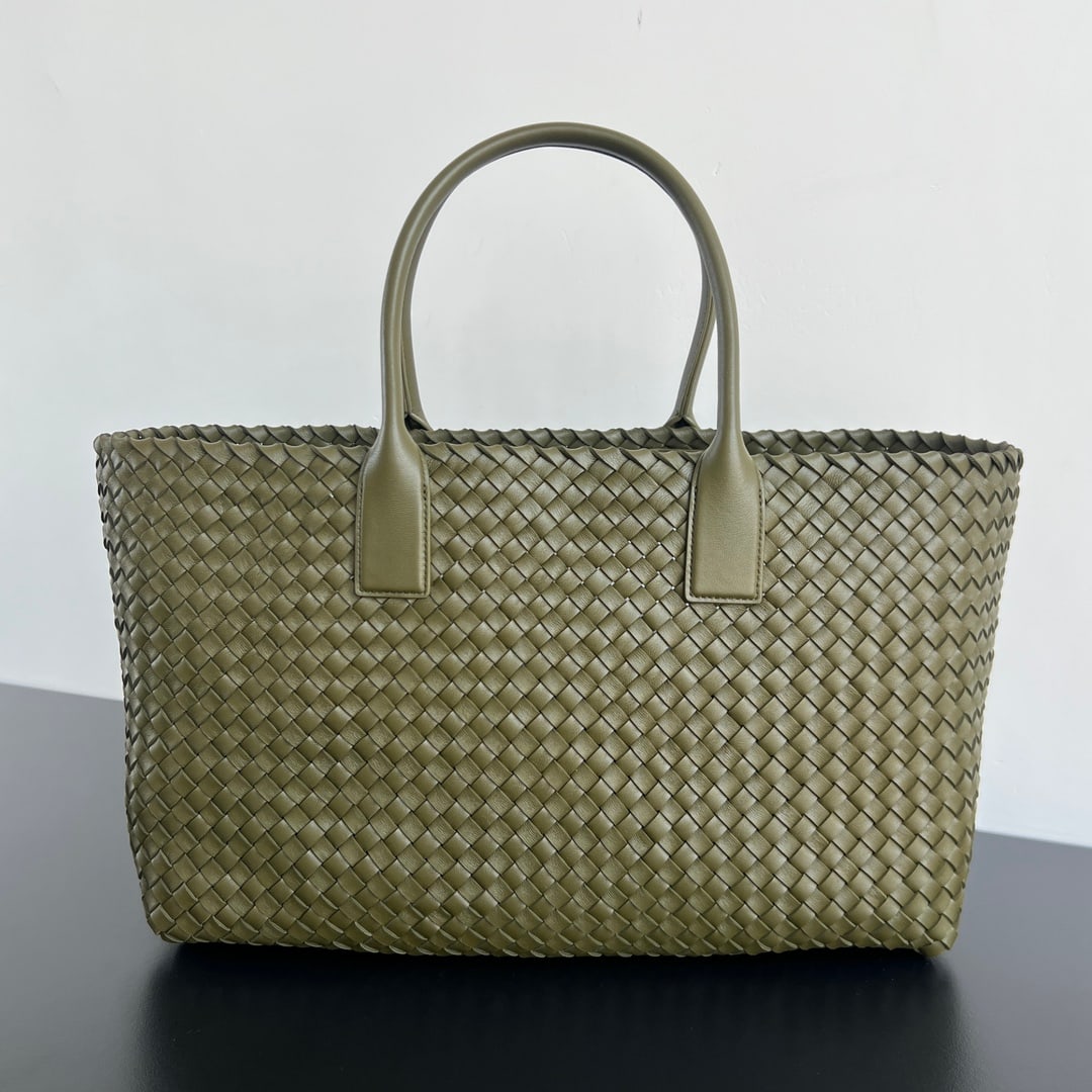 Bottega Veneta Cabat: The Bottega Veneta Cabat large tote bag is a classic that takes you back to its roots. Made with traditional woven straps and original leather, this handcrafted bag is incredibly soft and high-quality