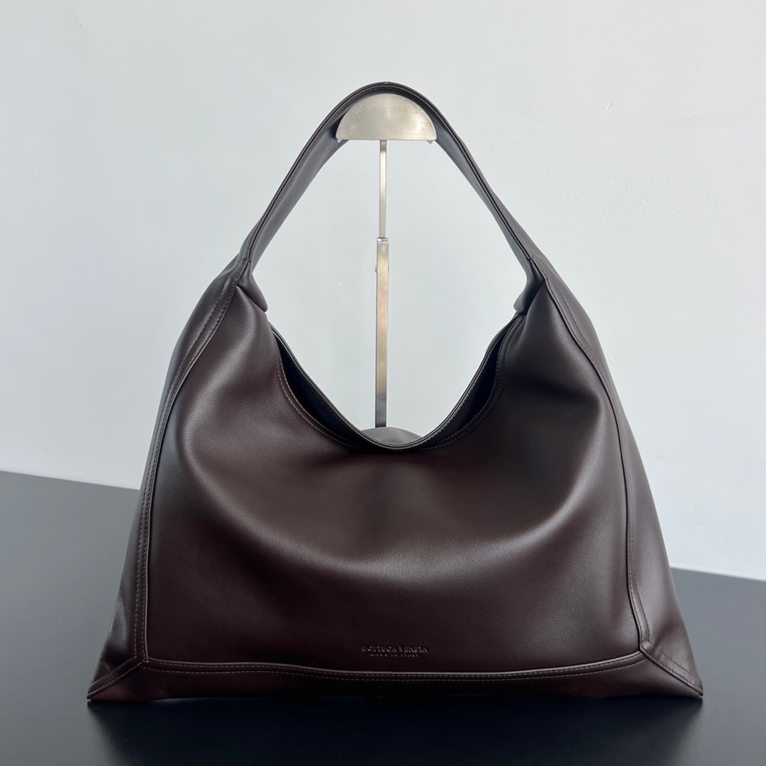 Bottega Veneta HOP: The Bottega Veneta Hop shoulder bag features a relaxed, casual design with no woven details. Effortlessly chic, it's crafted from silky calfskin that's both soft and structured, showcasing its design