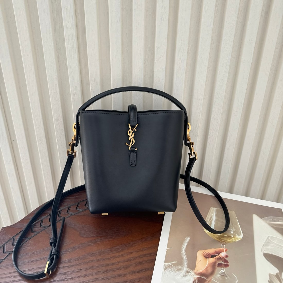 Yves Saint Laurent LE: The LE 37 mini bucket bag is sturdy and stylish. The entire bag is made of high-quality calfskin, maintaining Yves Saint Laurent's signature simple yet cool design. The mini bucket shape is adorable a