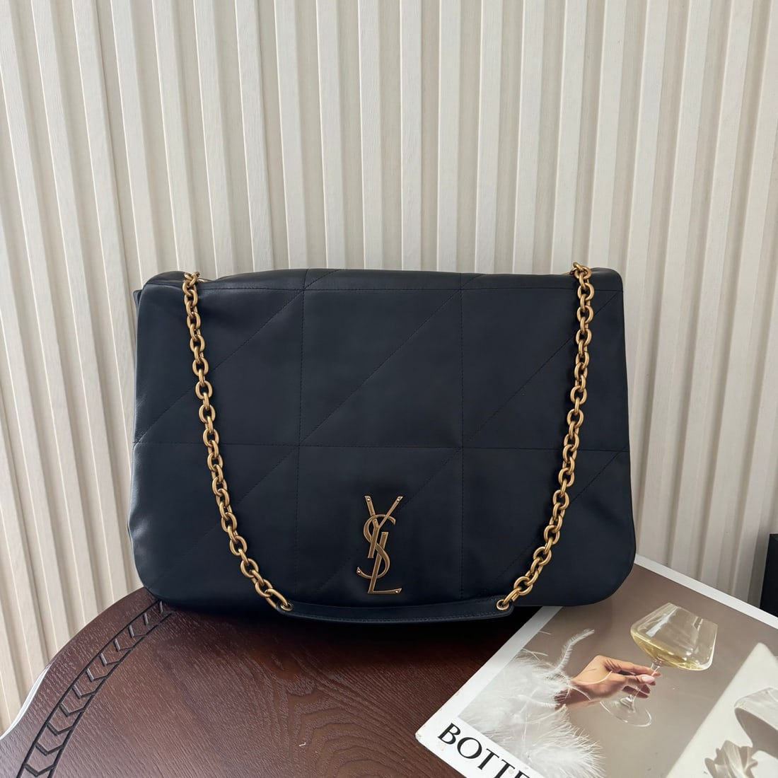 Yves Saint Laurent Jamie: Jamie 4.3 Large Lambskin Bag: Soft and delicate to the touch, the bag features a classic vintage distressed design. Despite its large appearance, it's actually very lightweight and spacious. It looks 