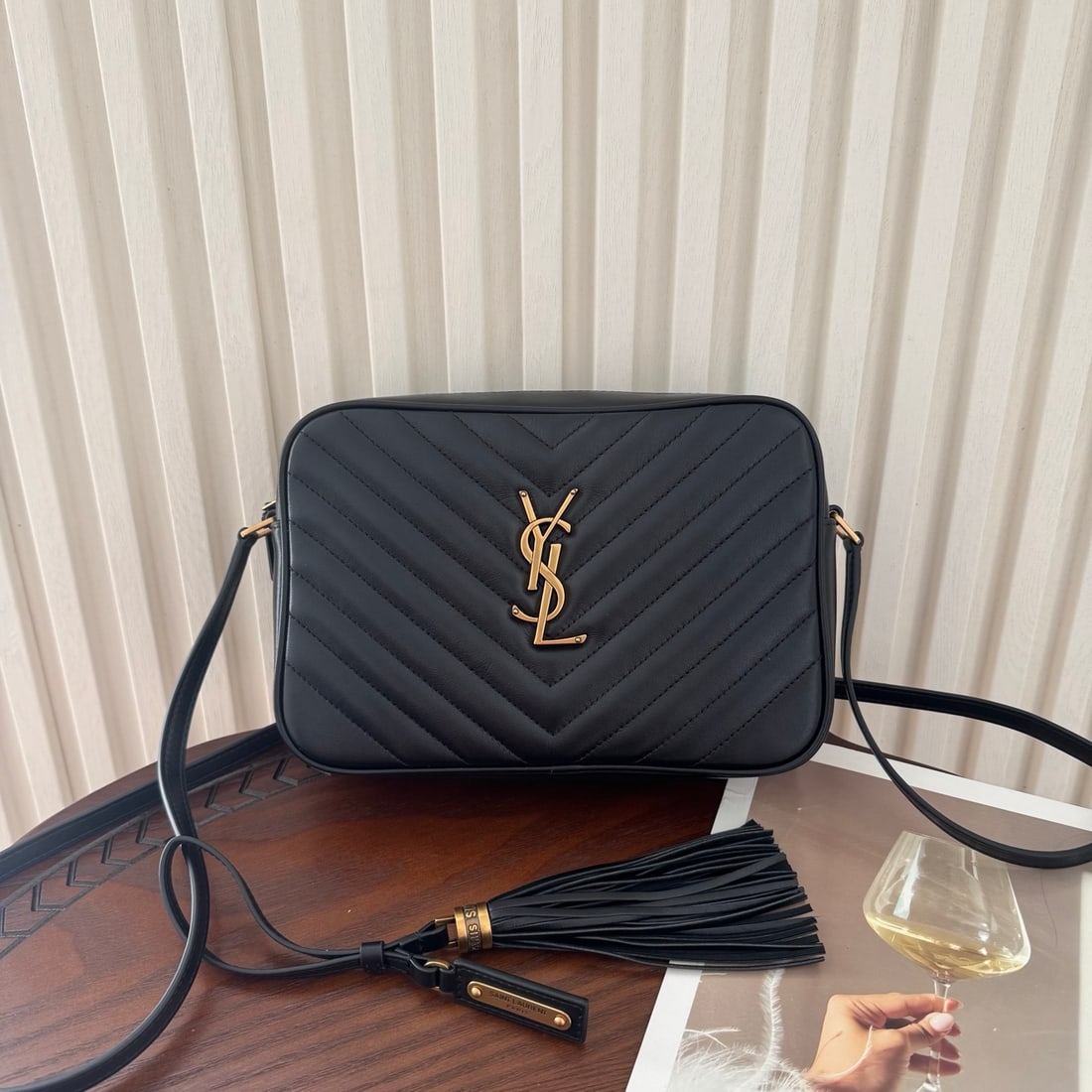 Yves Saint Laurent LOU camera bag: LOU camera bag. This bag is very spacious, with enough room to store your belongings. The tassel design adds a touch of style, and the shoulder strap is adjustable. Dimensions: 23 x 16 x 6 cm. Thank y