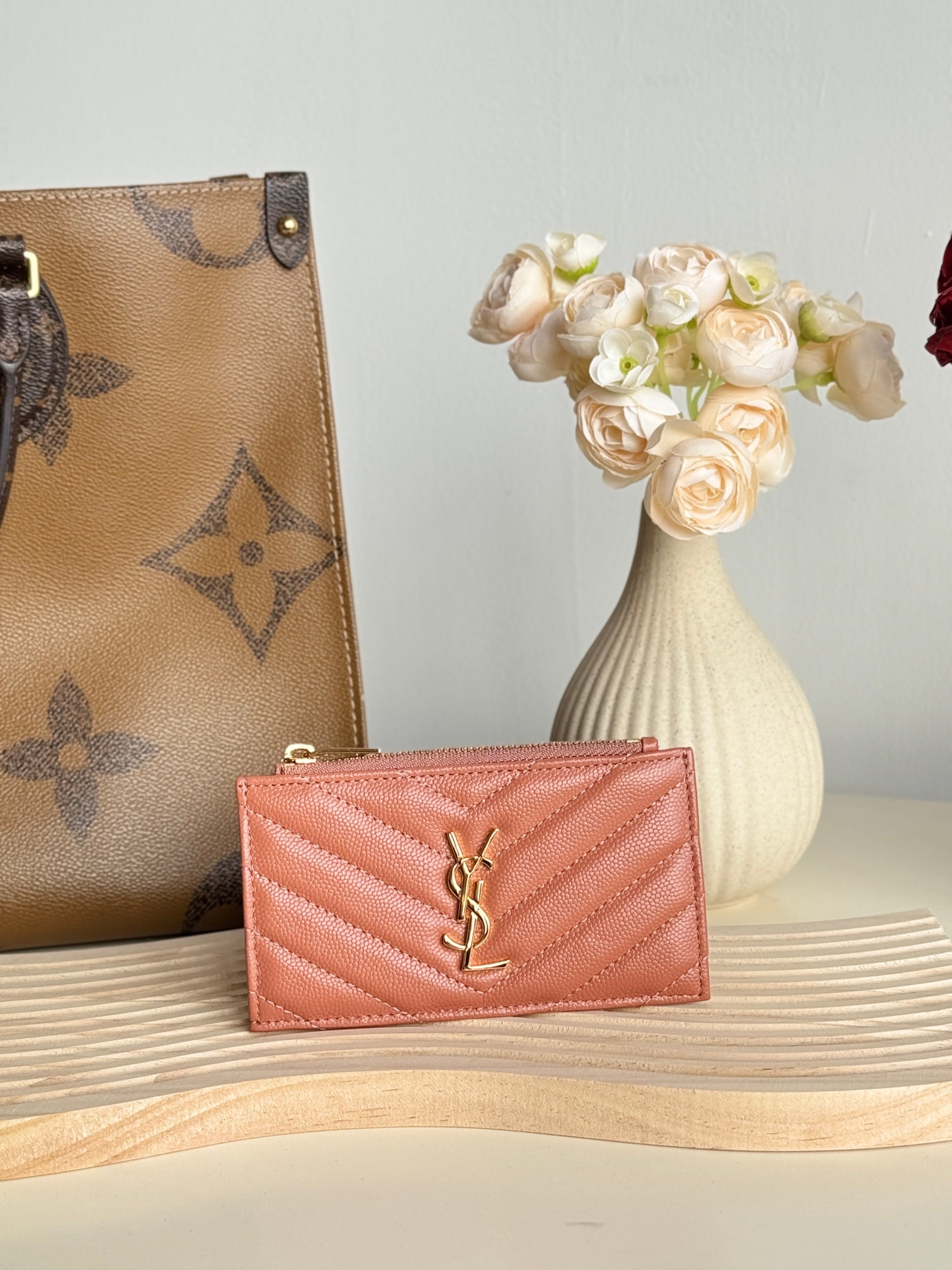 Yves Saint Laurent: Yves Saint Laurent card holder, made of SAINT LAURENT pebbled leather! One of the most beautiful card holders ever made; very compact and exquisite; extremely durable and scratch-resistant, suitable f