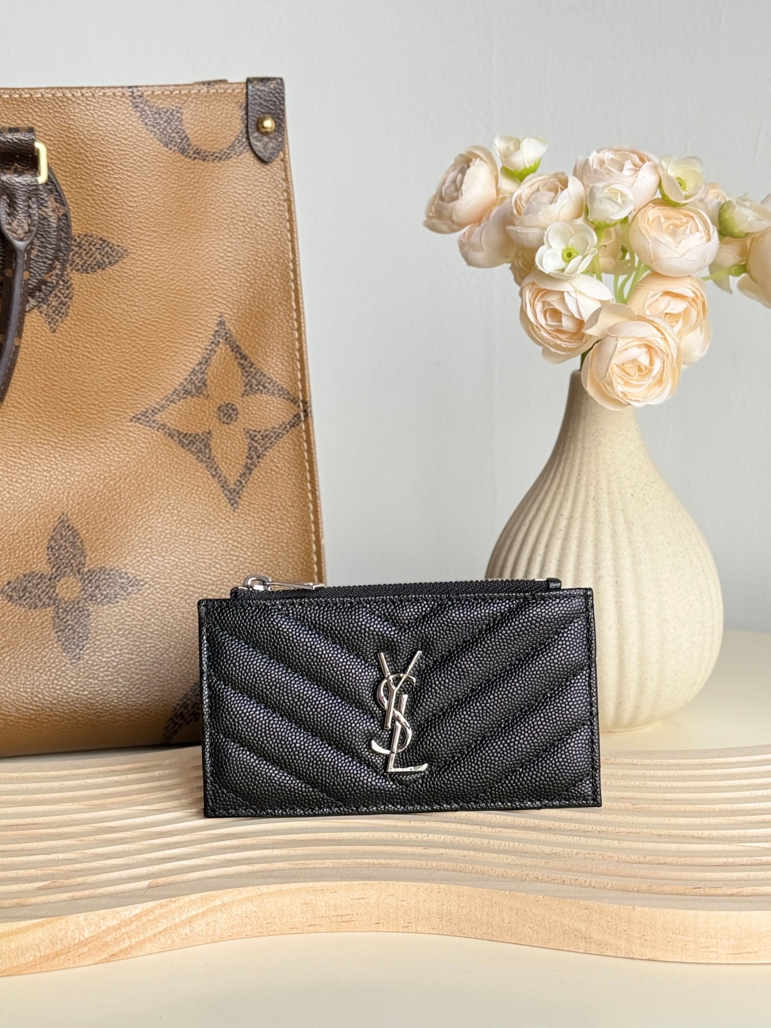 Yves Saint Laurent: Yves Saint Laurent card holder, made of SAINT LAURENT pebbled leather! One of the most beautiful card holders ever made; very compact and exquisite; extremely durable and scratch-resistant, suitable f