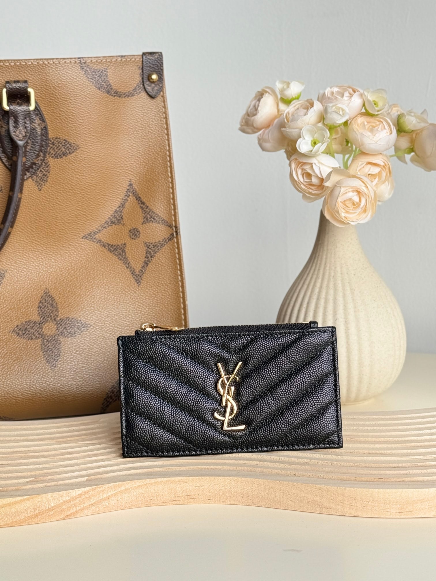 Yves Saint Laurent: Yves Saint Laurent card holder, made of SAINT LAURENT pebbled leather! One of the most beautiful card holders ever made; very compact and exquisite; extremely durable and scratch-resistant, suitable f