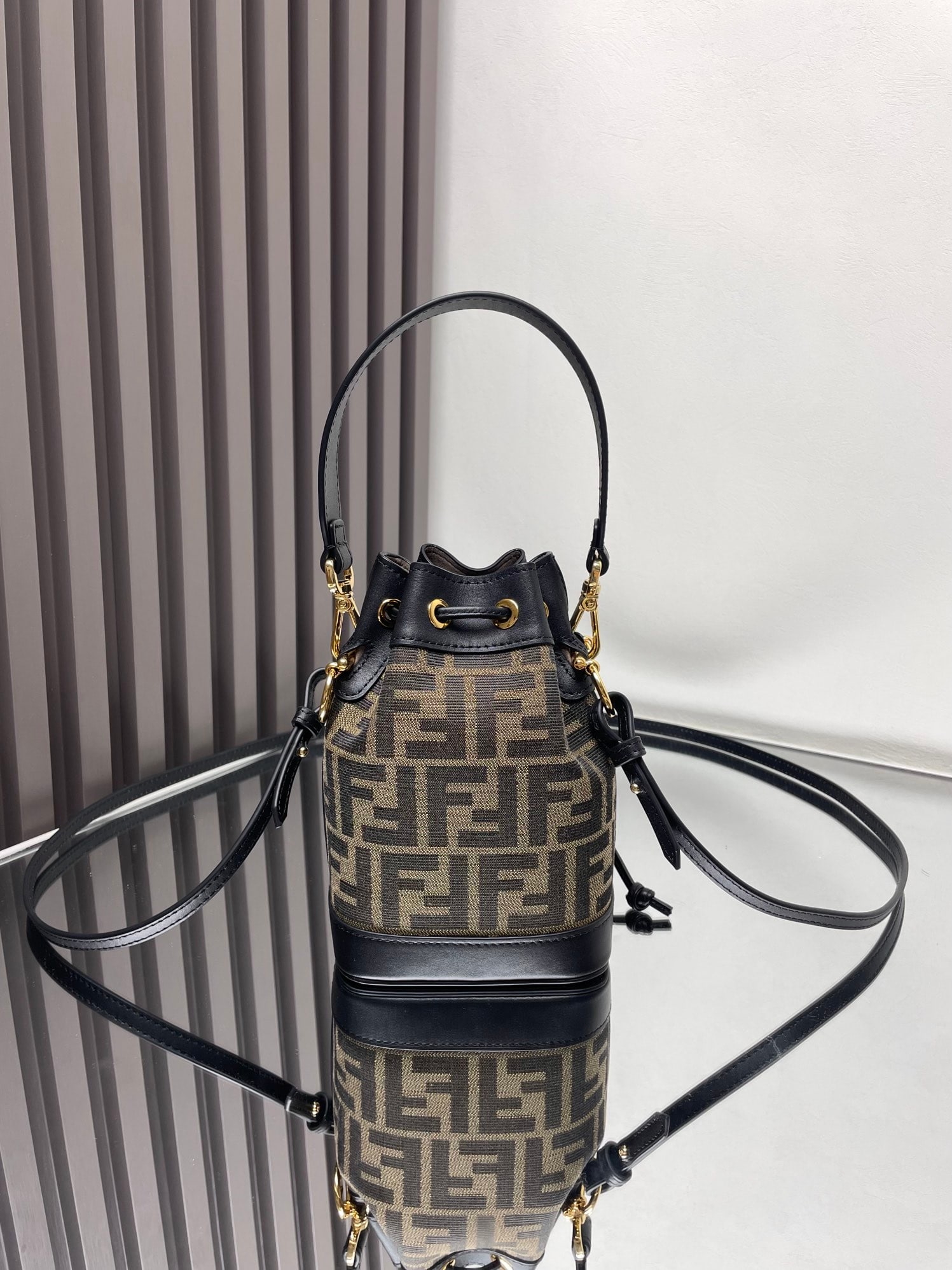 Fendi Mon Tresor: black Mon Tresor small bucket bag, made of fabric, fully decorated with FF pattern jacquard embroidery and adorned with transparent sequins. It features a lined interior and silver-tone hardware. It c