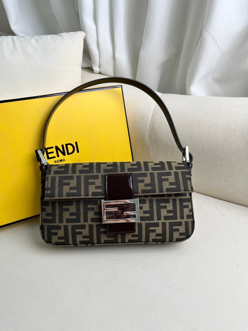 Fendi Baguette (1 of 9)