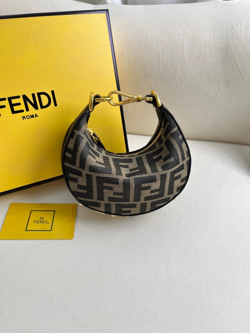 FENDI Praphy: This small FENDI Praphy underarm bag features a crescent shape and a classic large metal logo at the bottom. The bag's silhouette hugs the body's lines, creating a stylish look when worn under the