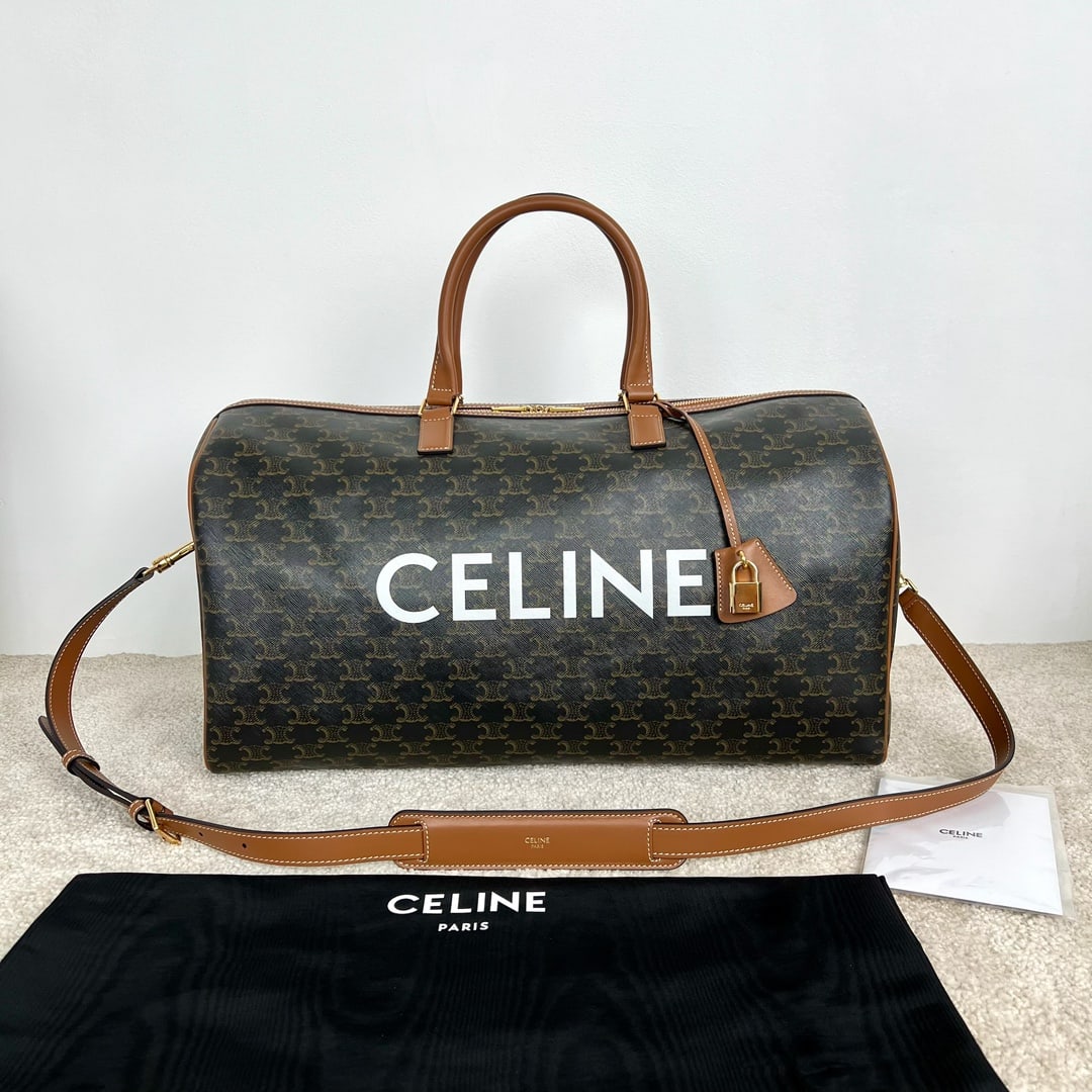Celine: Large printed and logo-print travel bag, 50 x 27 x 23 cm, logo print, cowhide leather trim, fabric lining, double zipper handles for carrying, shoulder bag, and crossbody, leather handles, detachable