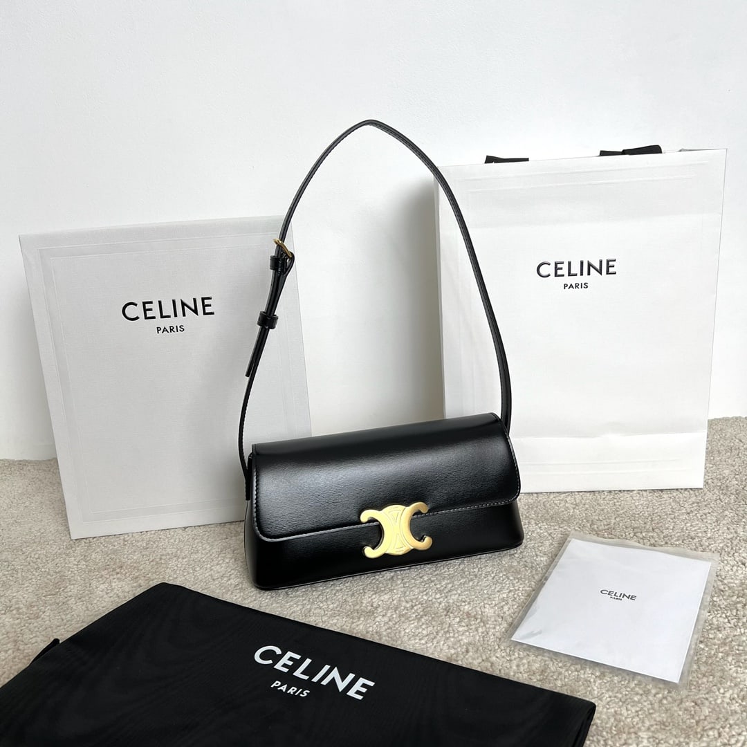 Celine: This cowhide leather tote bag is the perfect bag shape in my mind. Its unique finish achieves a balance between shine and transparency, simple yet elegant. Continuing the slender baguette silhouette o