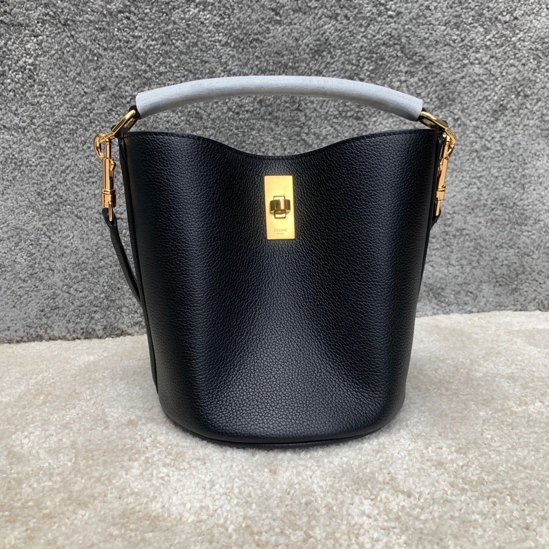 Celine Teen Bucket: TEEN BUCKET 16-grain cowhide bucket bag, dimensions 16x18x16cm, grained cowhide leather, lined with cowhide fabric, twist lock closure, 1 main compartment, detachable leather shoulder strap 19 inches 