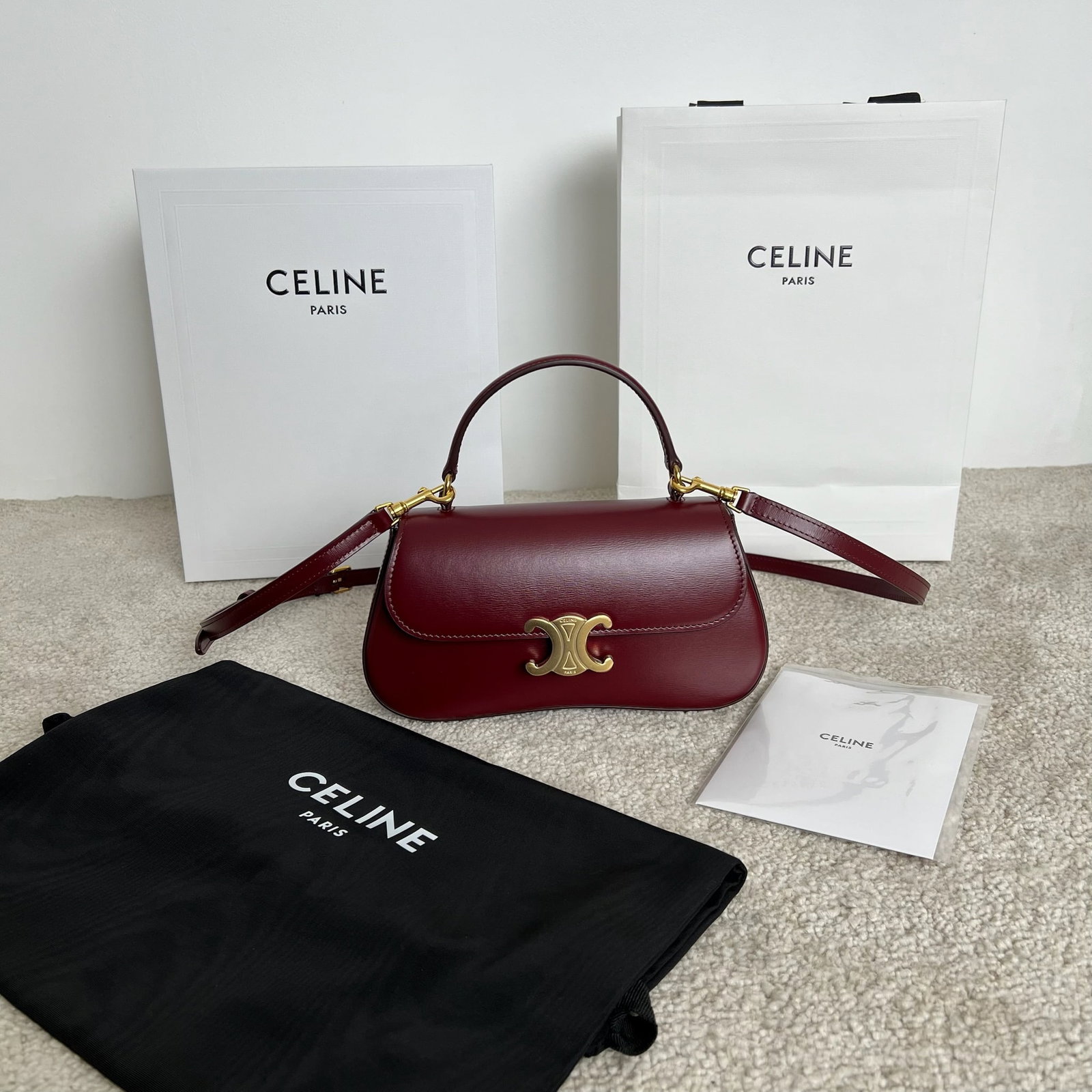 Celine LOLA: The LOLA mini baguette handbag is simple yet elegant. Continuing the slender baguette silhouette of the Triomphe shoulder bag, its highlight is the romantic curved bottom, adding a touch of
