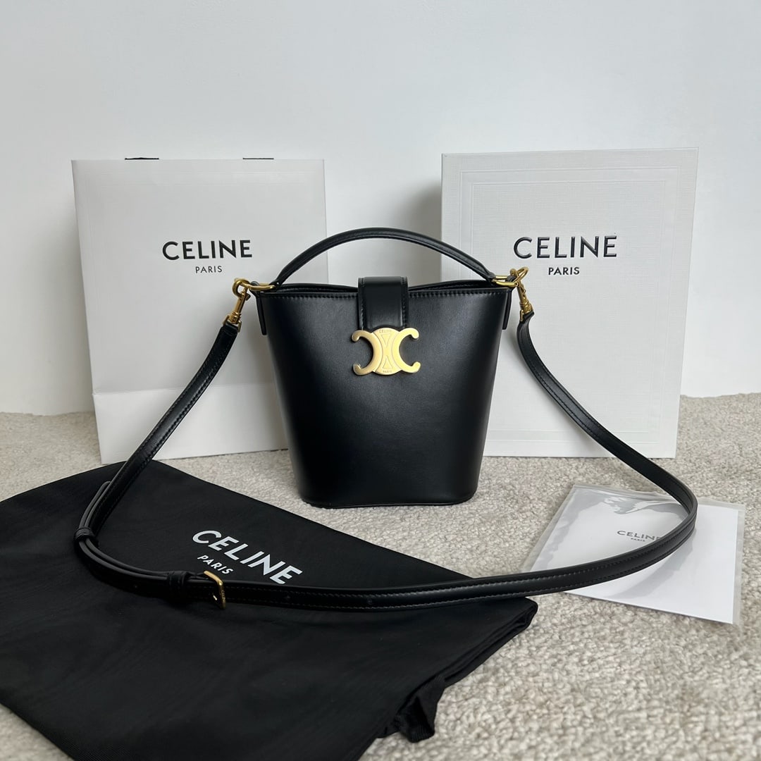 Celine Louise: LOUISE Mini Bucket Bag/Mini Handbag. This style can fit smartphones such as the Plus (13.5 x 16 x 10 cm). Made of cowhide and sheepskin leather with a gold-plated finish. Features include handles, a l