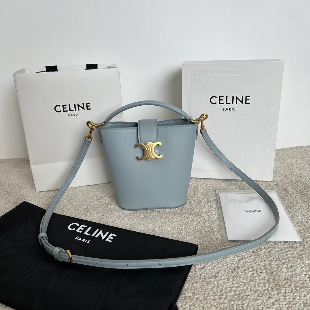 Celine Louise: LOUISE Mini Bucket Bag/Mini Handbag. This style can fit smartphones such as the Plus (13.5 x 16 x 10 cm). Made of cowhide and sheepskin leather with a gold-plated finish. Features include handles, a