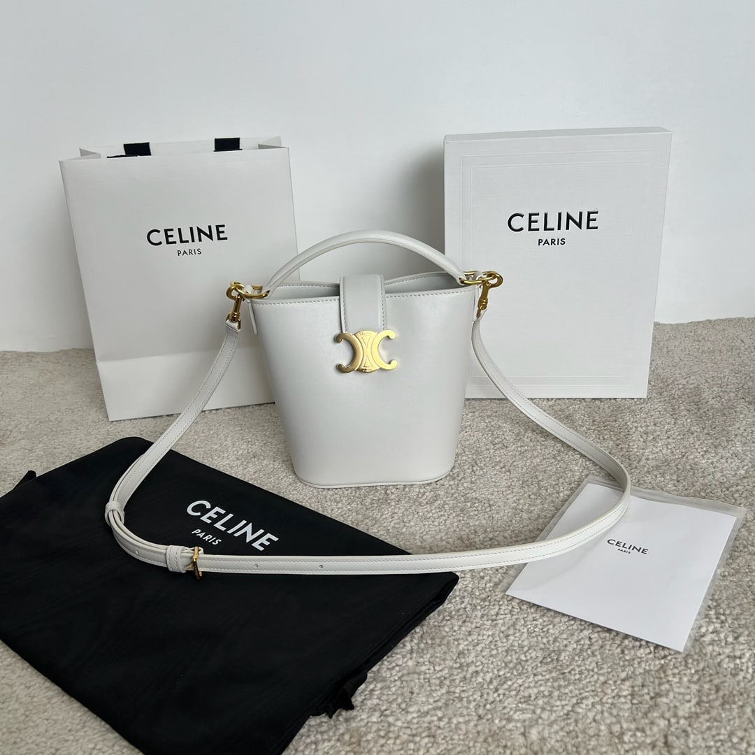 Celine Louise: LOUISE Mini Bucket Bag/Mini Handbag. This style can fit smartphones such as the Plus (13.5 x 16 x 10 cm). Made of cowhide and sheepskin leather with a gold-plated finish. Features include handles, a l