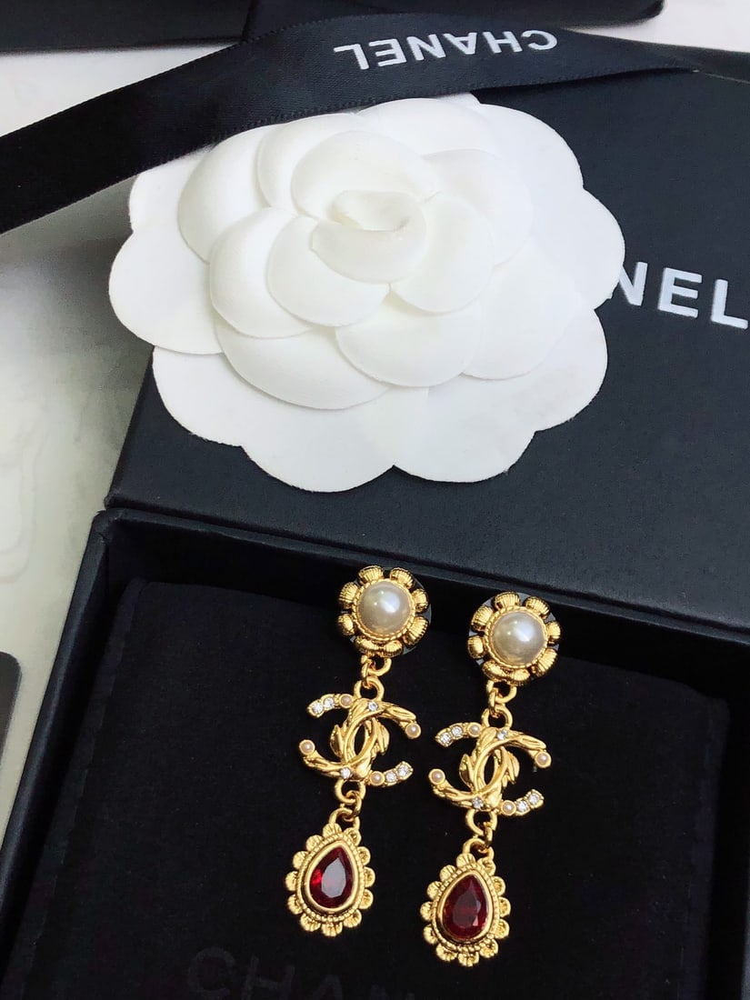 Chanel earrings (1 of 8)