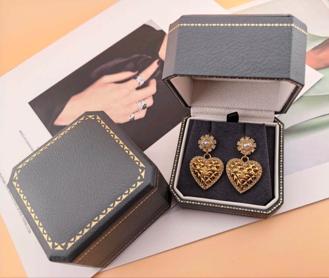 Celine earrings: Celine earrings feature unique and distinctive designs that will redefine your impression of traditional earrings and make you incredibly charming. Thank you for viewing our auction and we look forwar