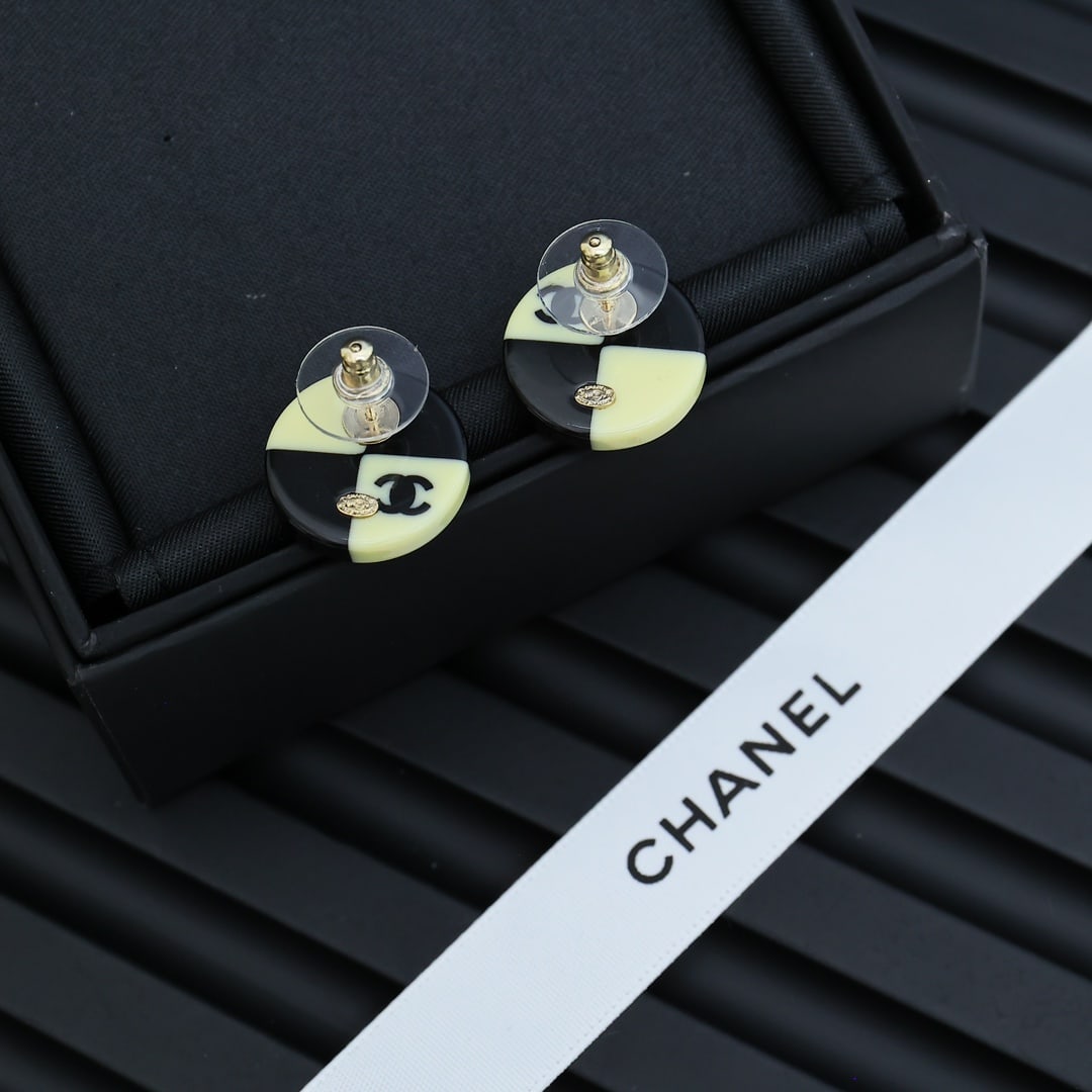 Chanel checkered earrings (1 of 8)