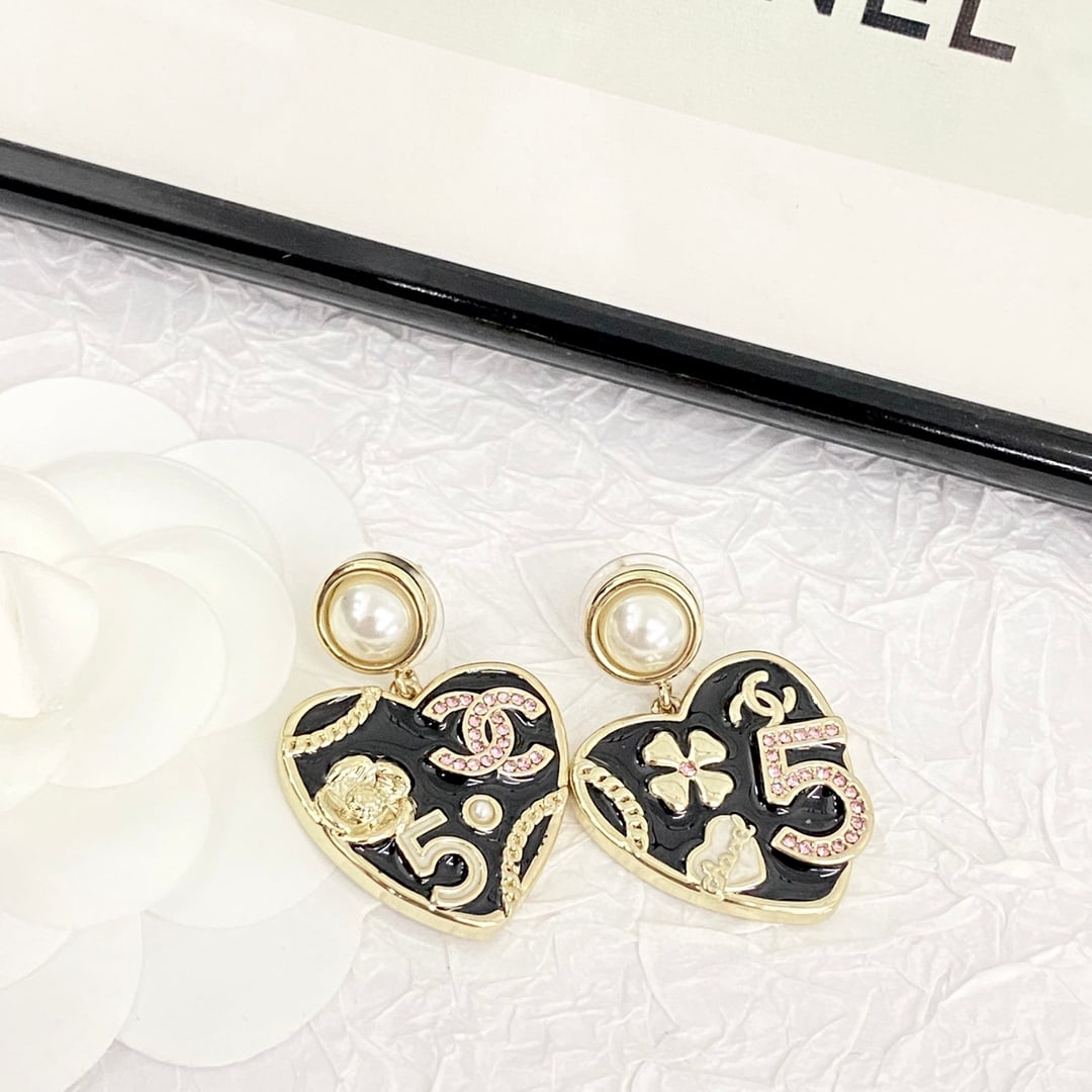 Chanel earrings: Chanel earrings possess a unique Chanel sophistication that is both vintage and modern. These earrings are suitable for both everyday wear and formal occasions, representing a perfect blend of