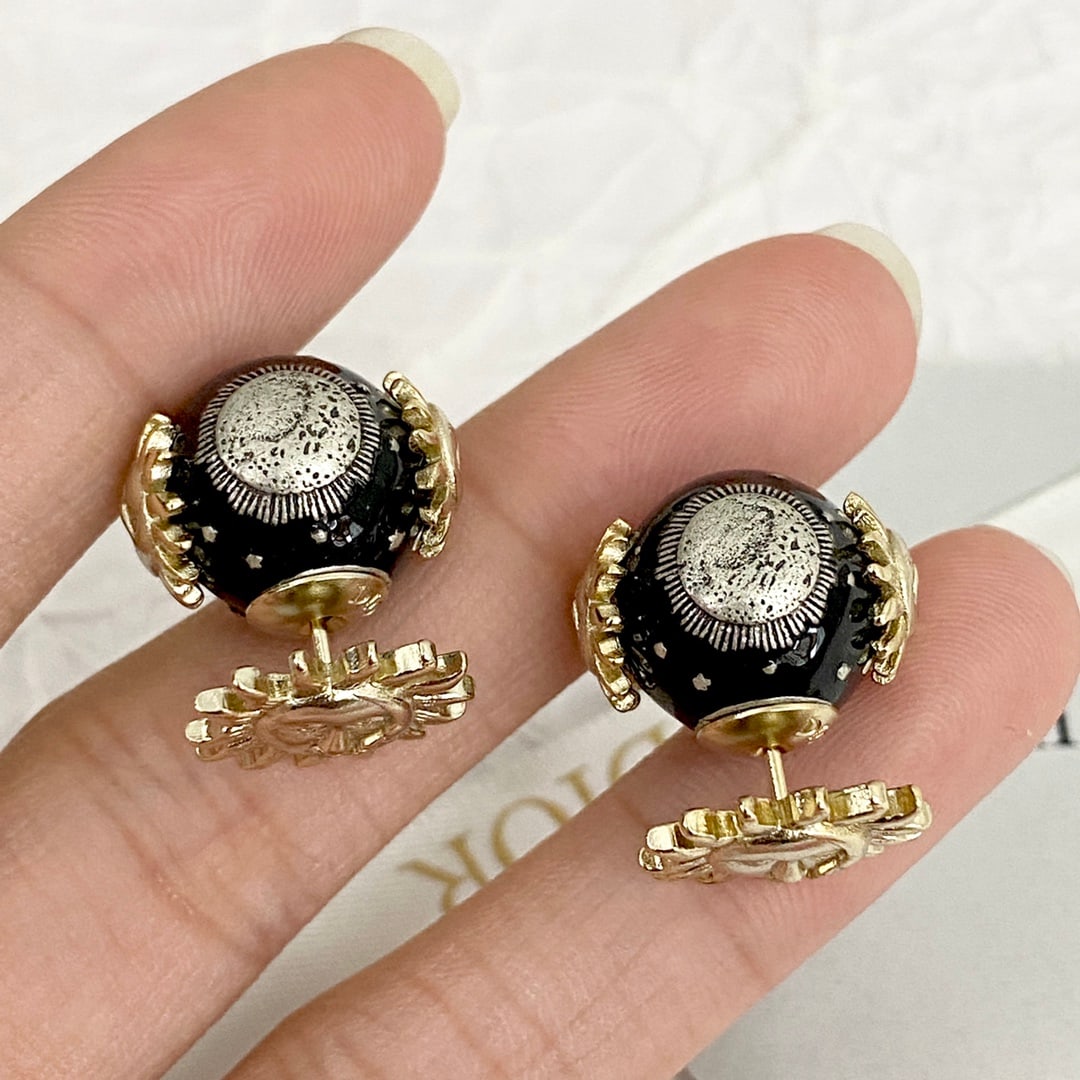 Dior Black Double Pearl Sunface Earrings: Dior earrings: These black double-bead sun face earrings feature a gold sun motif embellished with black resin beads, creating a unique and distinctive look that's hard to find elsewhere. Thank you