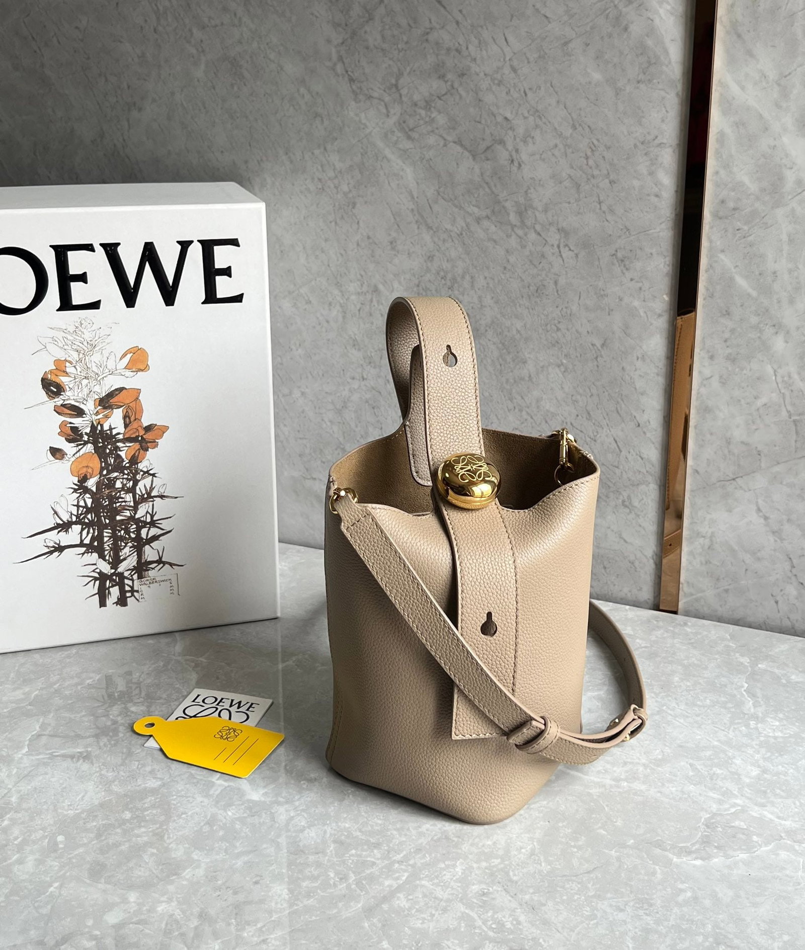LOEWE: The LOEWE Pebble bucket bag has a fantastic texture. Its minimalist and sleek bucket shape offers exceptional capacity and versatility. It can be carried by hand, crossbody, or under the arm, making
