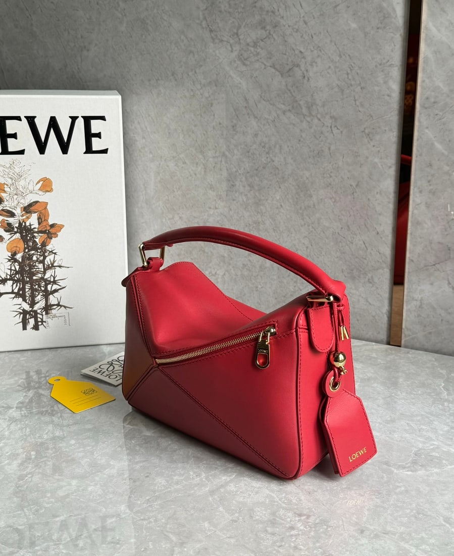 LOEWE: The LOEWE 10th Anniversary Edition bag retains the classic open design and is crafted from full Nappa lambskin inside and out. It features a tag and small accessories, and can be carried on the