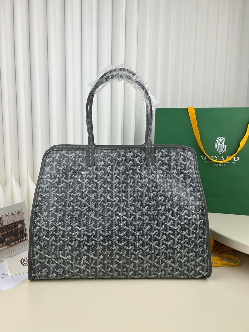 Goyard Hardy: The Goyard Hardy is a spacious yet practical travel bag that exudes sophistication. It's comfortable to carry, durable, and features a full zipper for added security. With a large capacity and lightwe