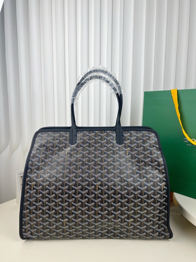 Goyard Hardy: The Goyard Hardy is a spacious yet practical travel bag that exudes sophistication. It's comfortable to carry, durable, and features a full zipper for added security. With a large capacity and lightwe