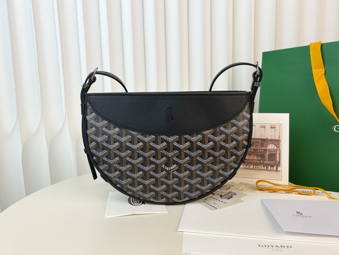 Goyard Hirondella: The Goyard Hirondella Swallow Bag is both beautiful and practical. This trendy swallow bag is incredibly useful and looks absolutely gorgeous in person! It features a zipper closure for added security