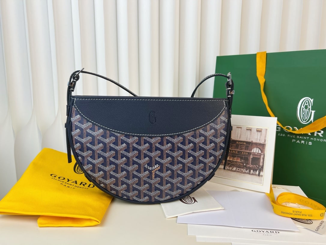 Goyard Hirondella: The Goyard Hirondella Swallow Bag is both beautiful and practical. This trendy swallow bag is incredibly useful and looks absolutely gorgeous in person! It features a zipper closure for added security