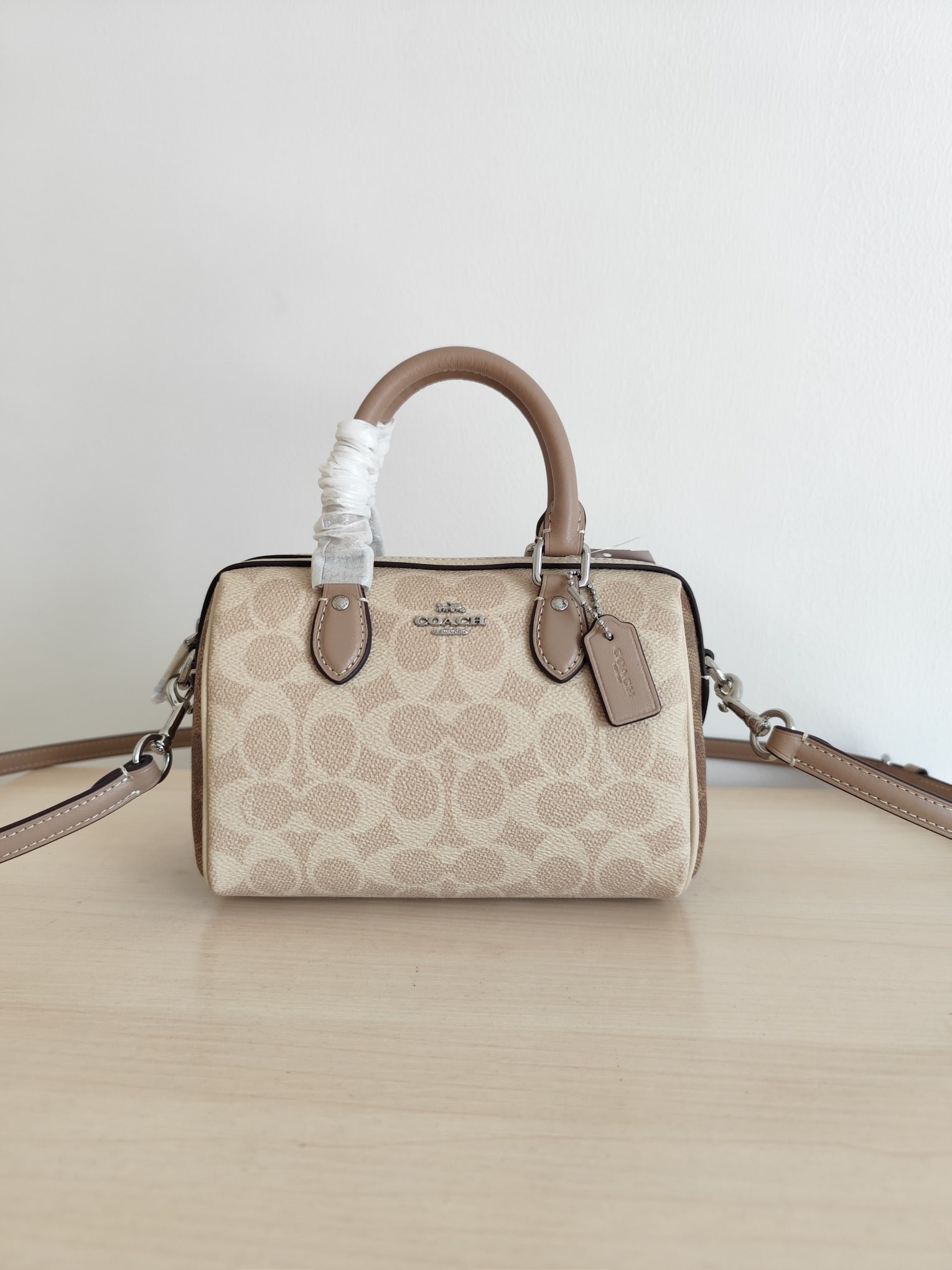 COACH MINI ROWAN CW330: COACH MINI ROWAN CW330 Women's Shoulder/Crossbody/Handbag, Boston Bag, Classic Pillow Bag Design, Monogram Logo, Detachable Shoulder Strap, Can be worn crossbody or carried by hand, Zipper Opening and