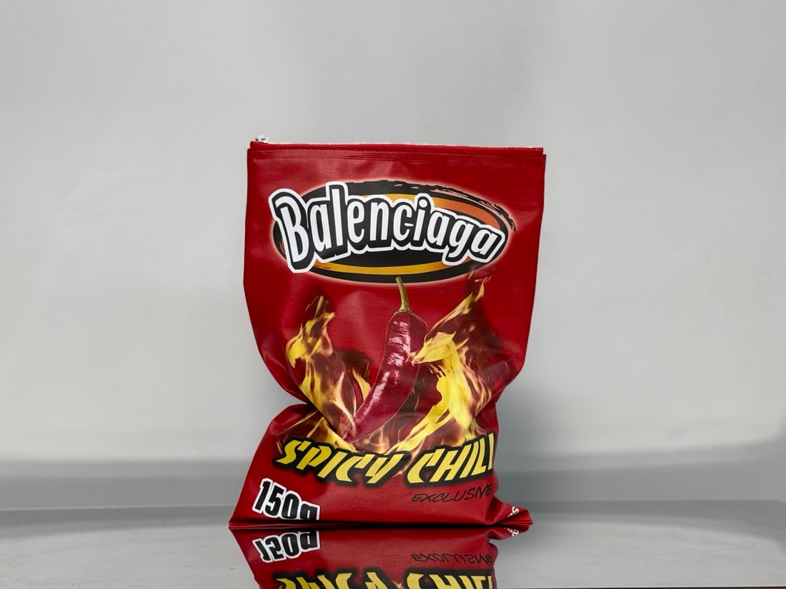BALENCIAGA potato chip bag: Balenciaga's potato chip bag is always unpredictable in its fashion sense, taking street snack elements to a whole new level. Its unique design makes it a walking trendsetter; who wouldn't be drawn to