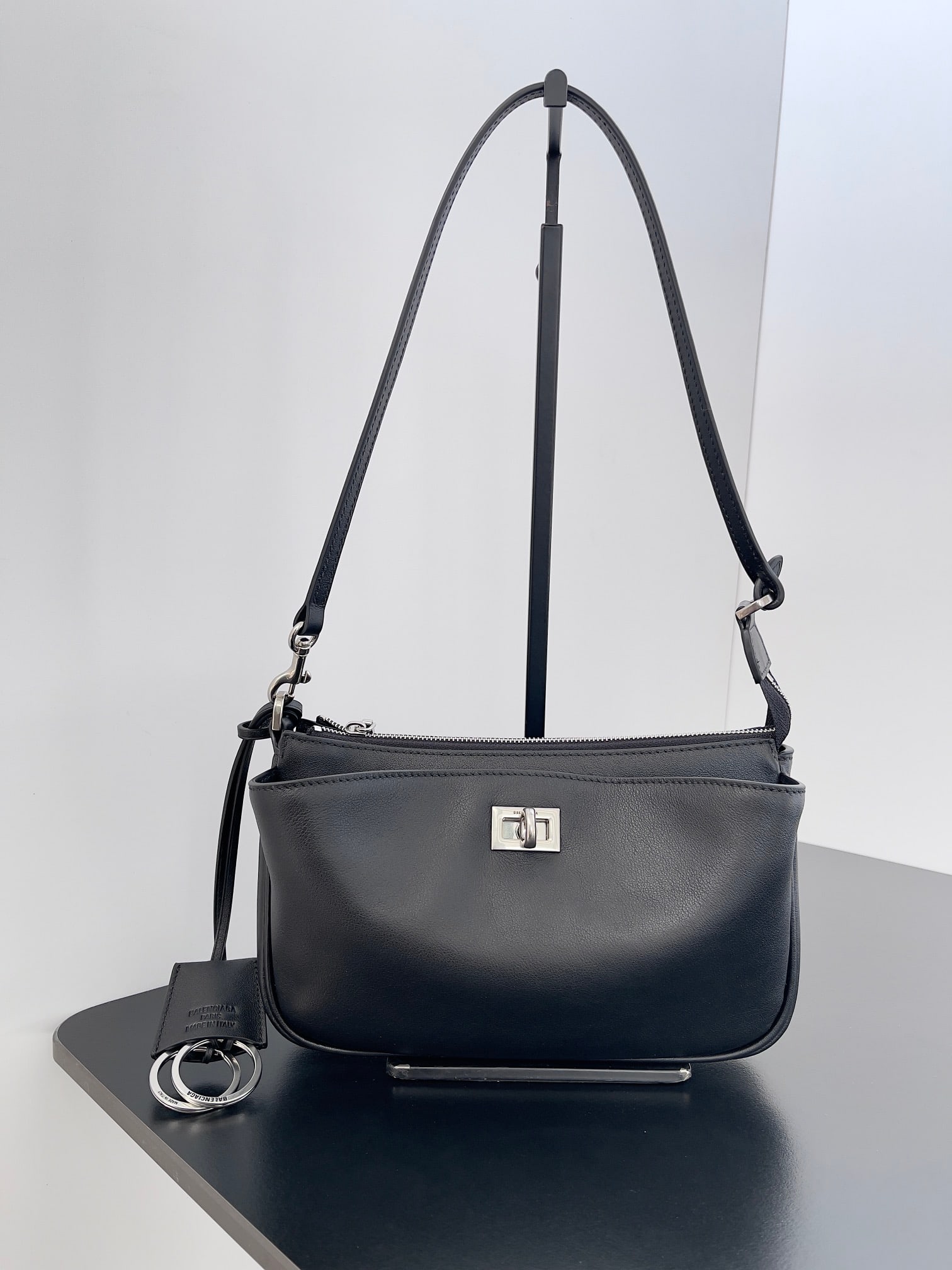 Balenciaga Rodeo: Balenciaga's popular Rodeo series now features a shoulder bag with a detachable strap that instantly transforms into an elegant clutch, offering multiple styling options. It boasts two extra-large poc
