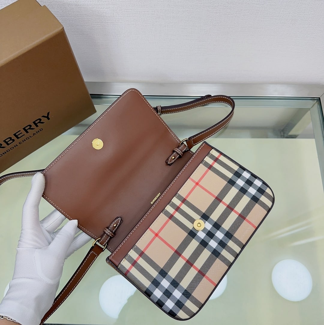 Burberry - 3