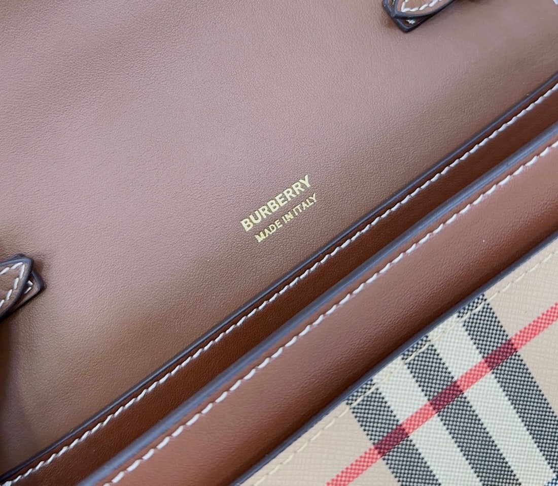 Burberry - 4