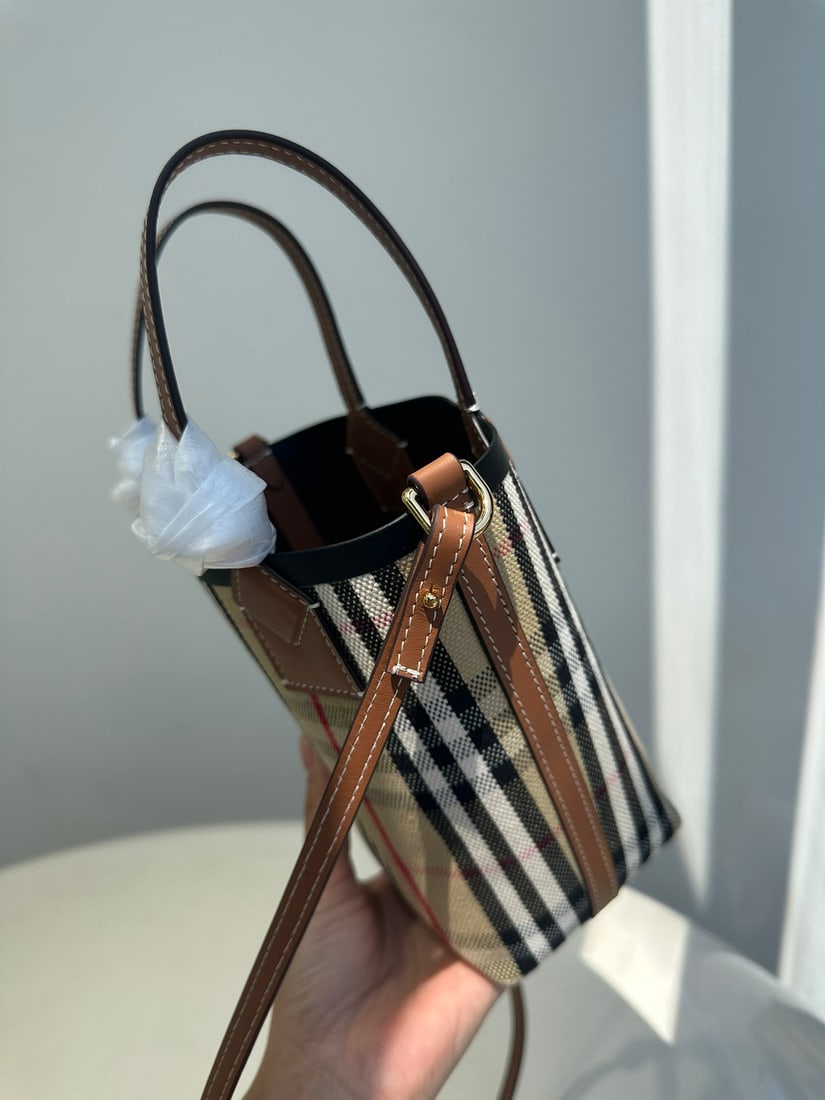 Burberry - 2
