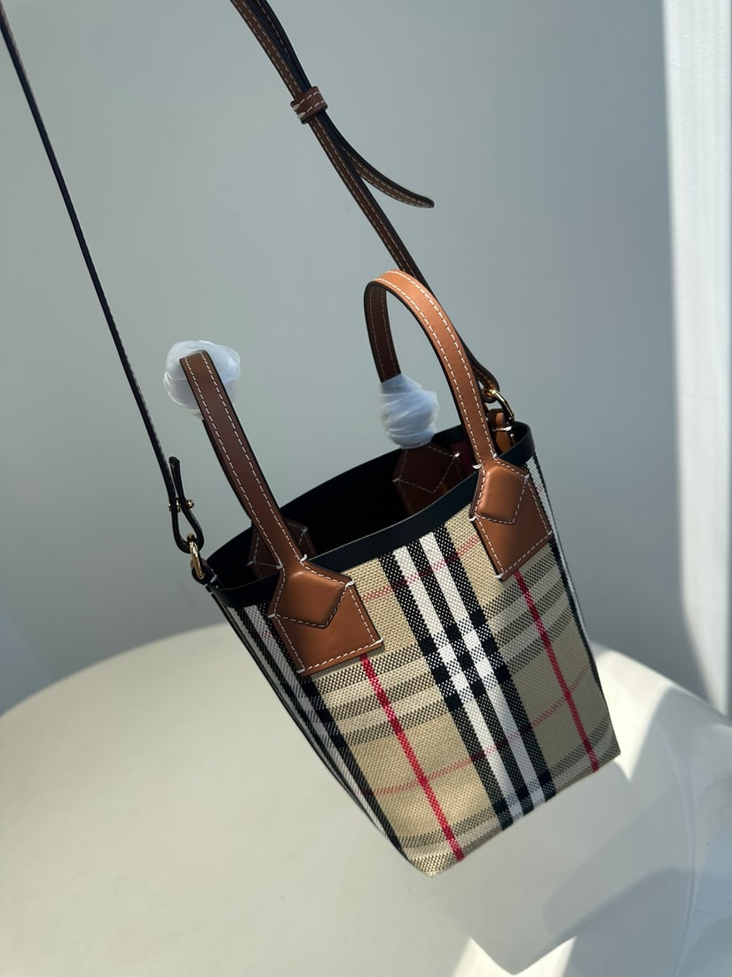 Burberry - 5