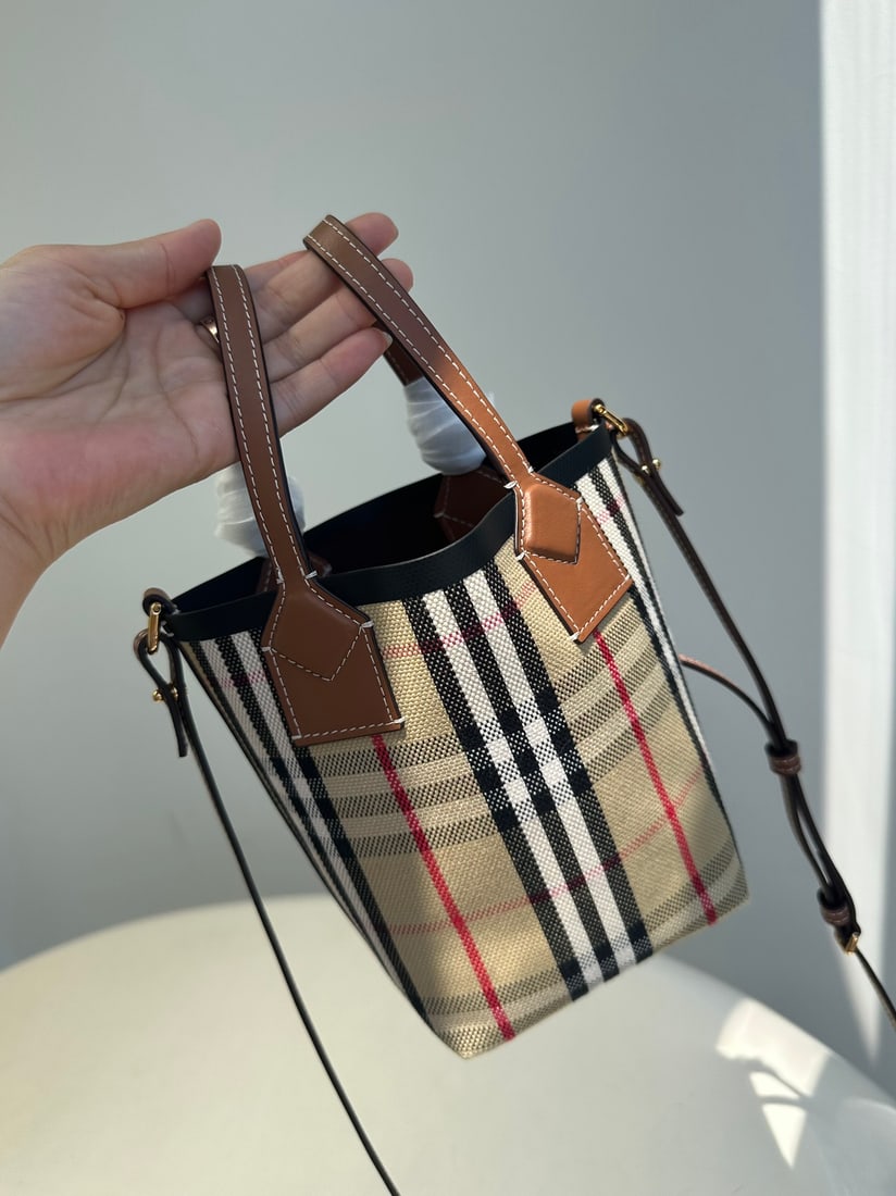 Burberry - 6