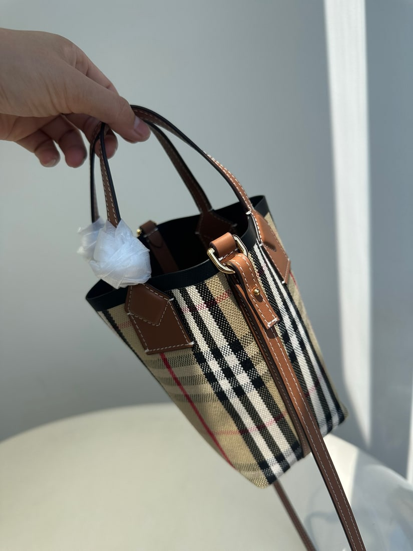 Burberry - 7
