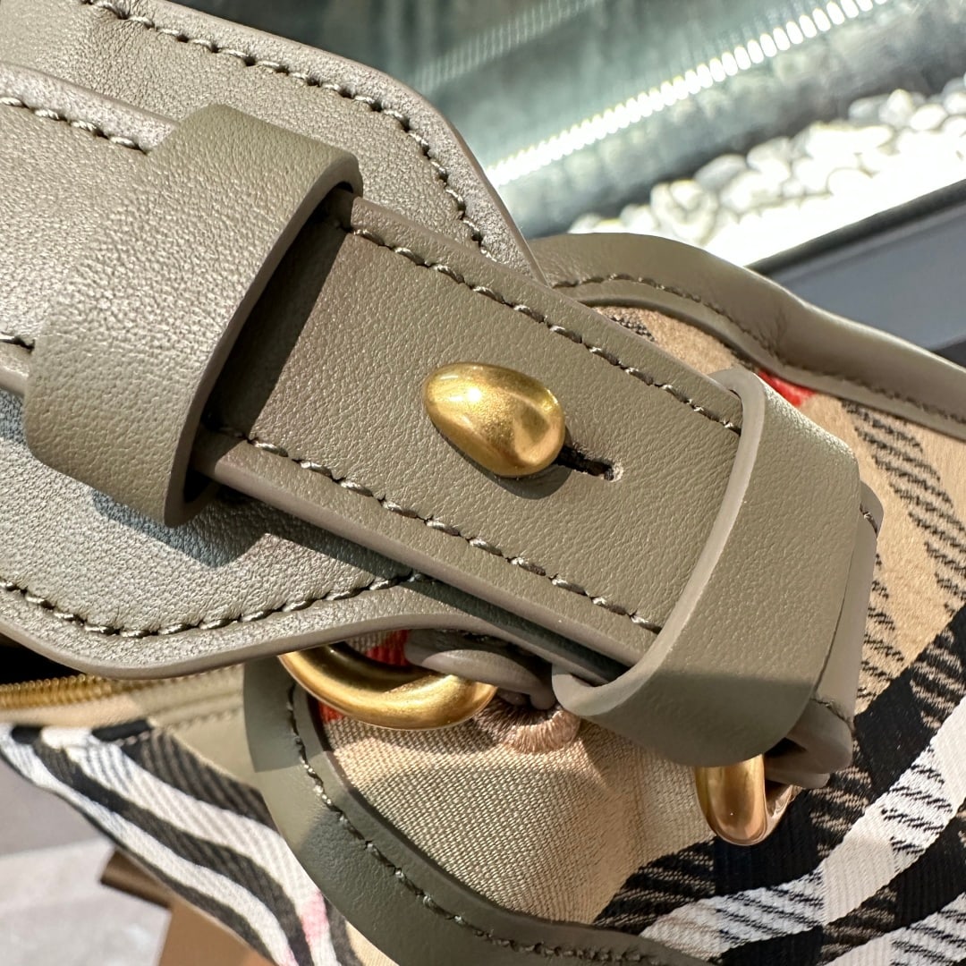Burberry - 3