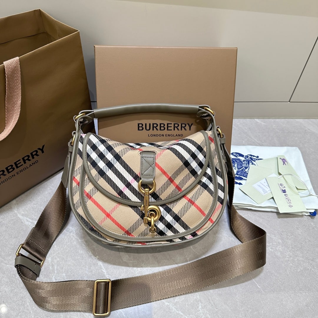 Burberry - 4