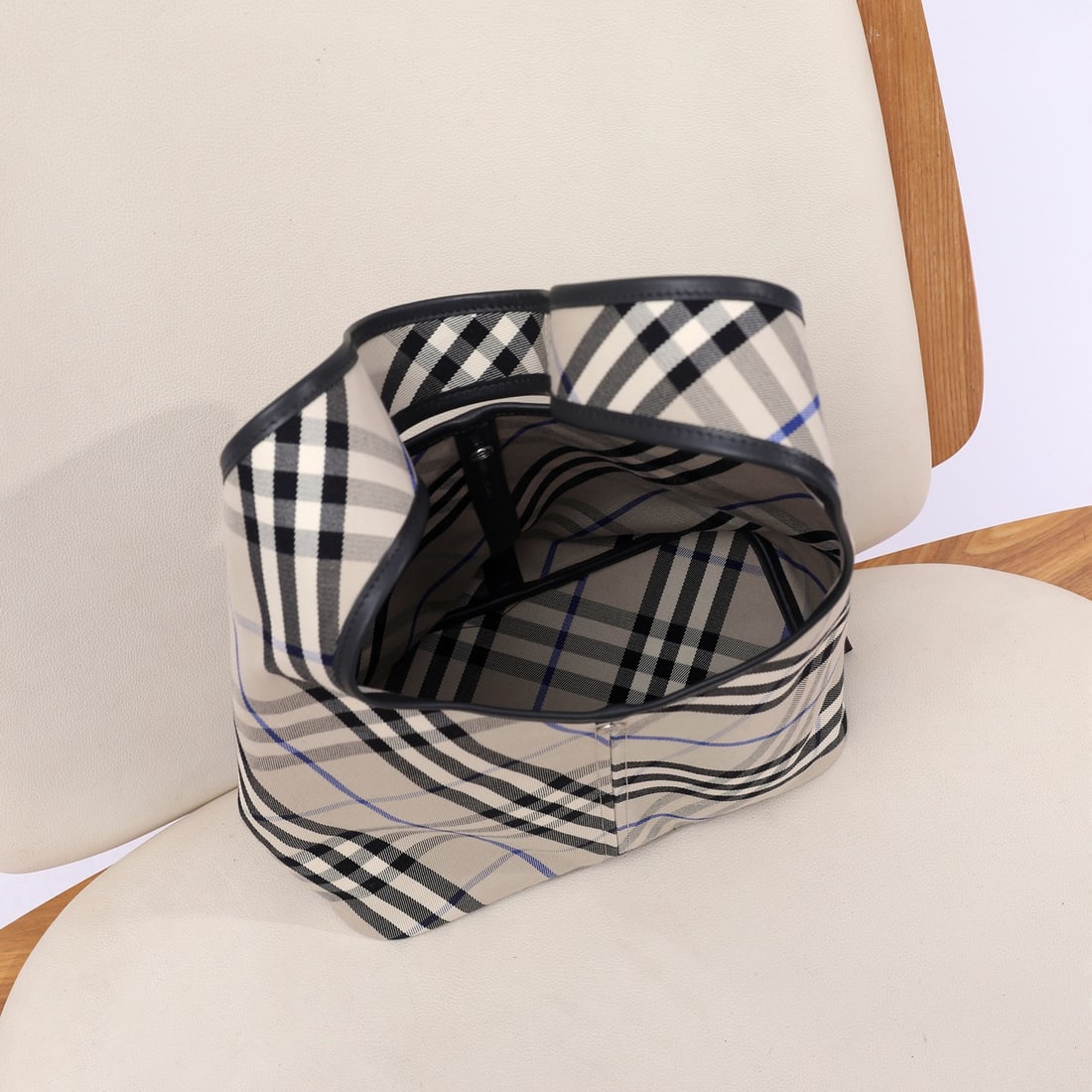 Burberry - 4