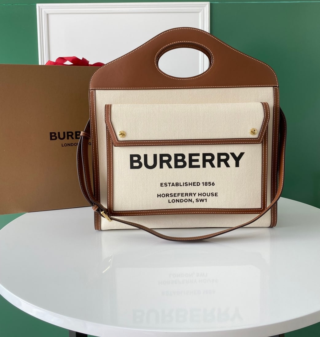 Burberry pocket bag: Burberry's limited-edition pocket bag is absolutely gorgeous this season! The combination of leather and canvas, along with the caramel coffee and cream white color scheme, creates a retro, sophistica